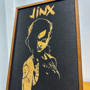 League Of Legends – Ξύλινο Κάδρο με Πυρογραφία Arcane Jinx