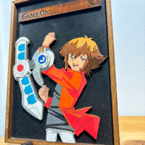 3D Yu‑Gi‑Oh! Ξύλινο Stand “Jaden Yuki” 21×15 cm